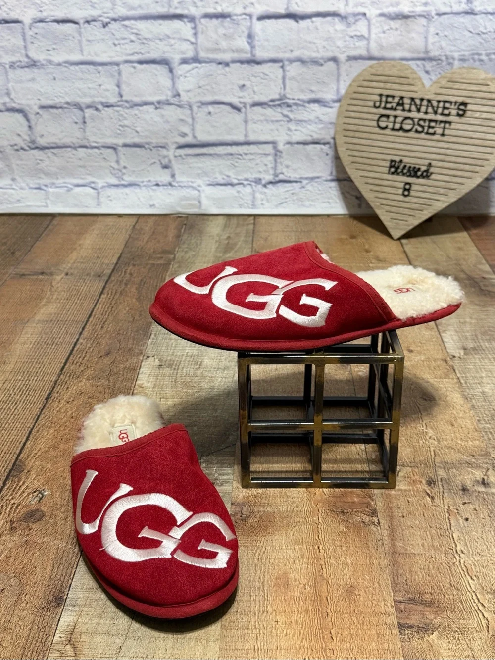 UGG SCUFF LOGO RED WHITE SLIP ON SLIPPER US 11/ EU 44 / UK 10